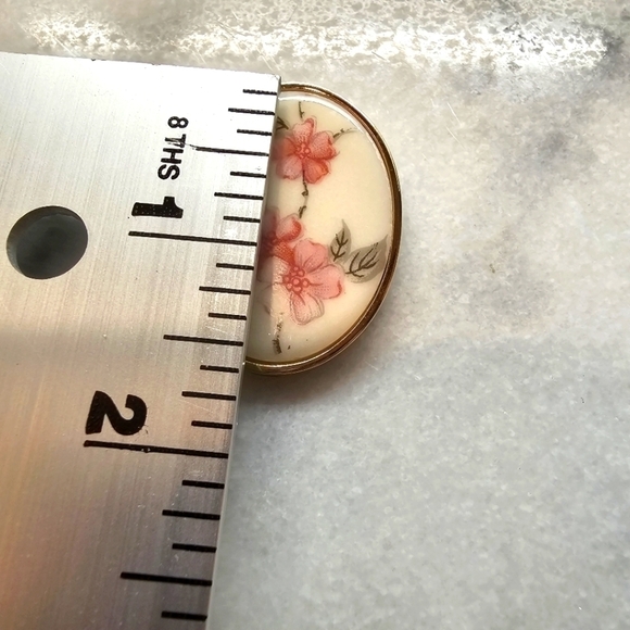 Oval Floral Pin with Gold Tone Edging, Pink Green Cream Gold Color, Pre-owned - Picture 2 of 5